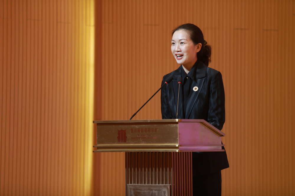 消费新引擎——2025四川省微短剧剧本创投大会圆满收官九游会j9登陆时代光影 百部川扬 短剧新势力撬动文旅(图9)