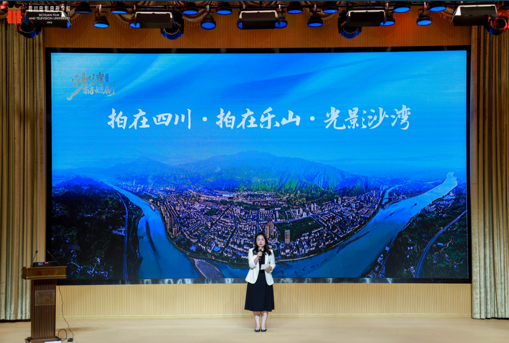 消费新引擎——2025四川省微短剧剧本创投大会圆满收官九游会j9登陆时代光影 百部川扬 短剧新势力撬动文旅(图6)